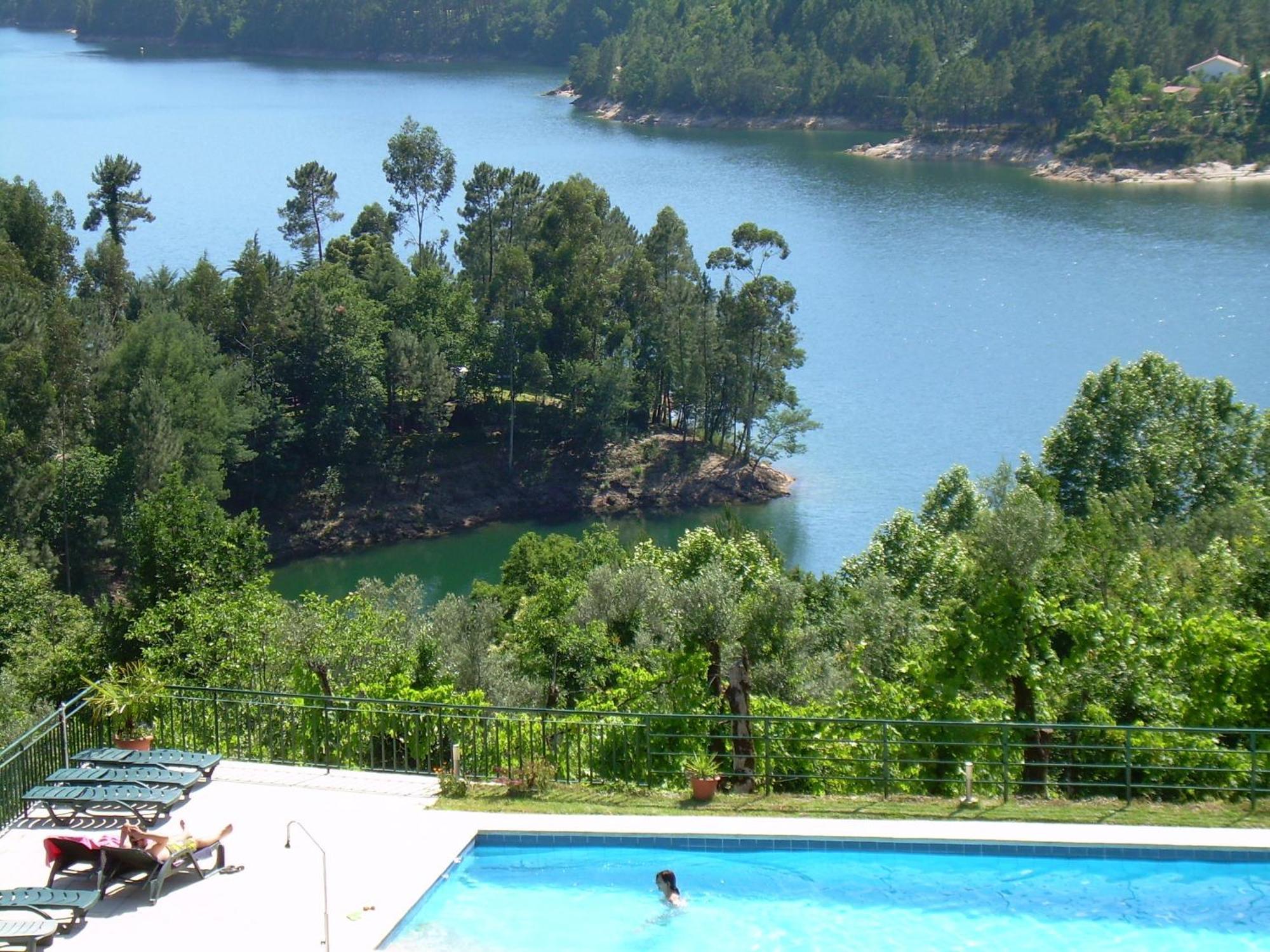 Hotel Lagoa Azul Do Gerês Extérieur photo