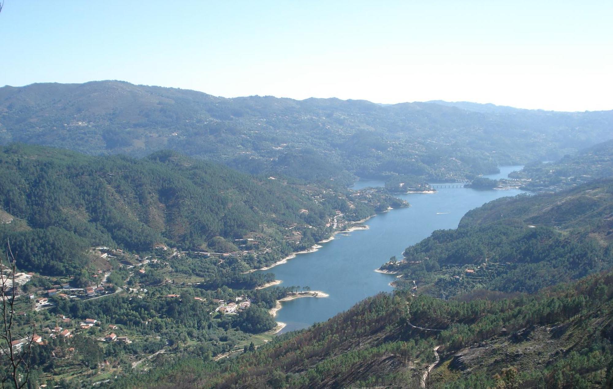 Hotel Lagoa Azul Do Gerês Extérieur photo