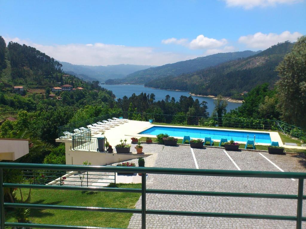 Hotel Lagoa Azul Do Gerês Extérieur photo